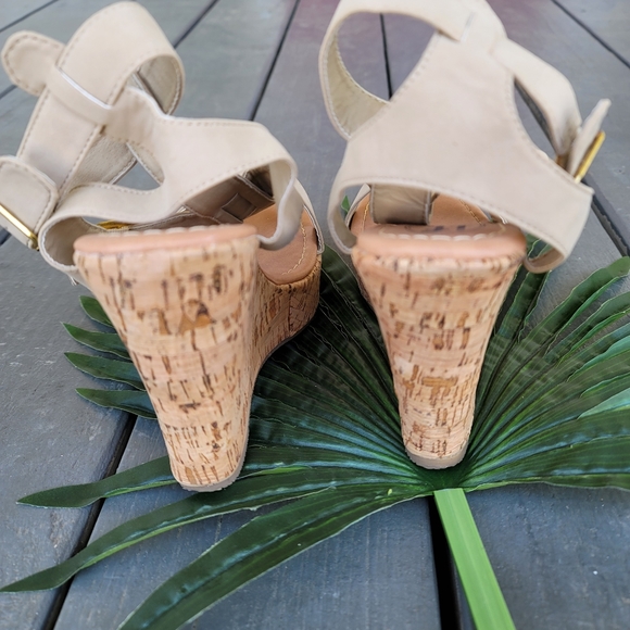 Designer Wedge Sandals - Picture 4 of 8